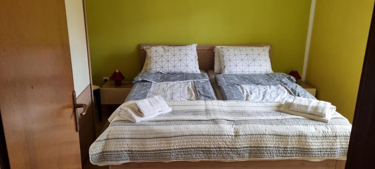 Apartma Zele Postojna Exterior foto
